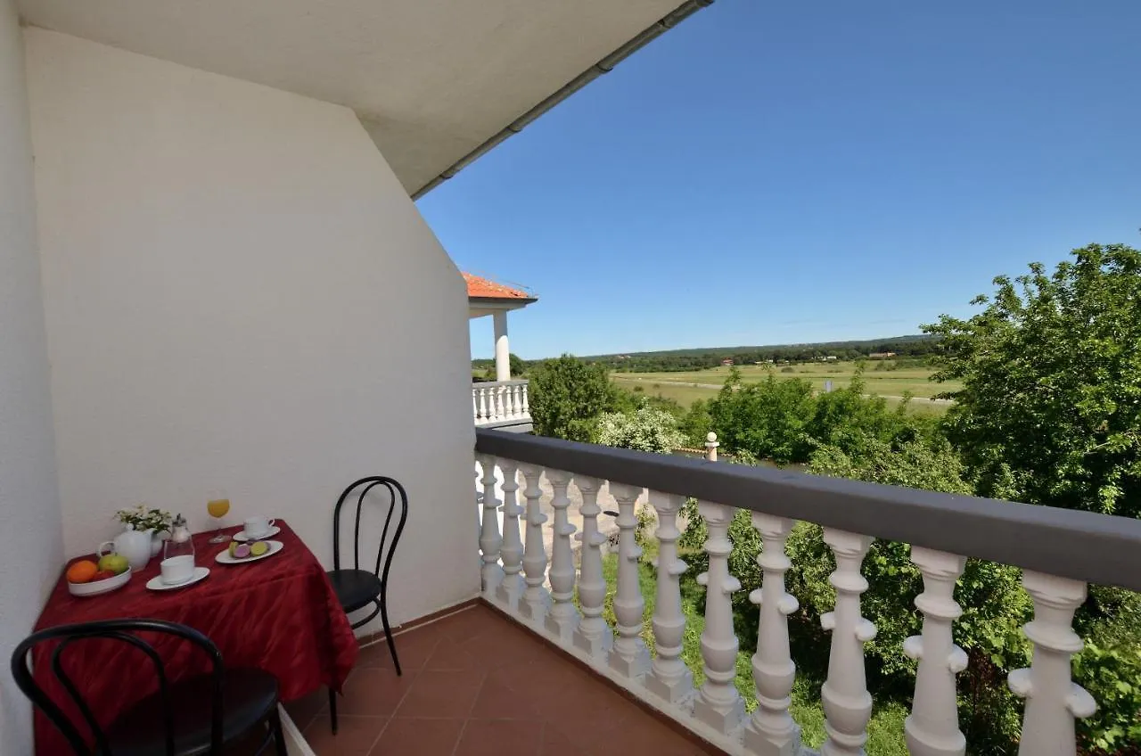 Rooms Aurora بولا