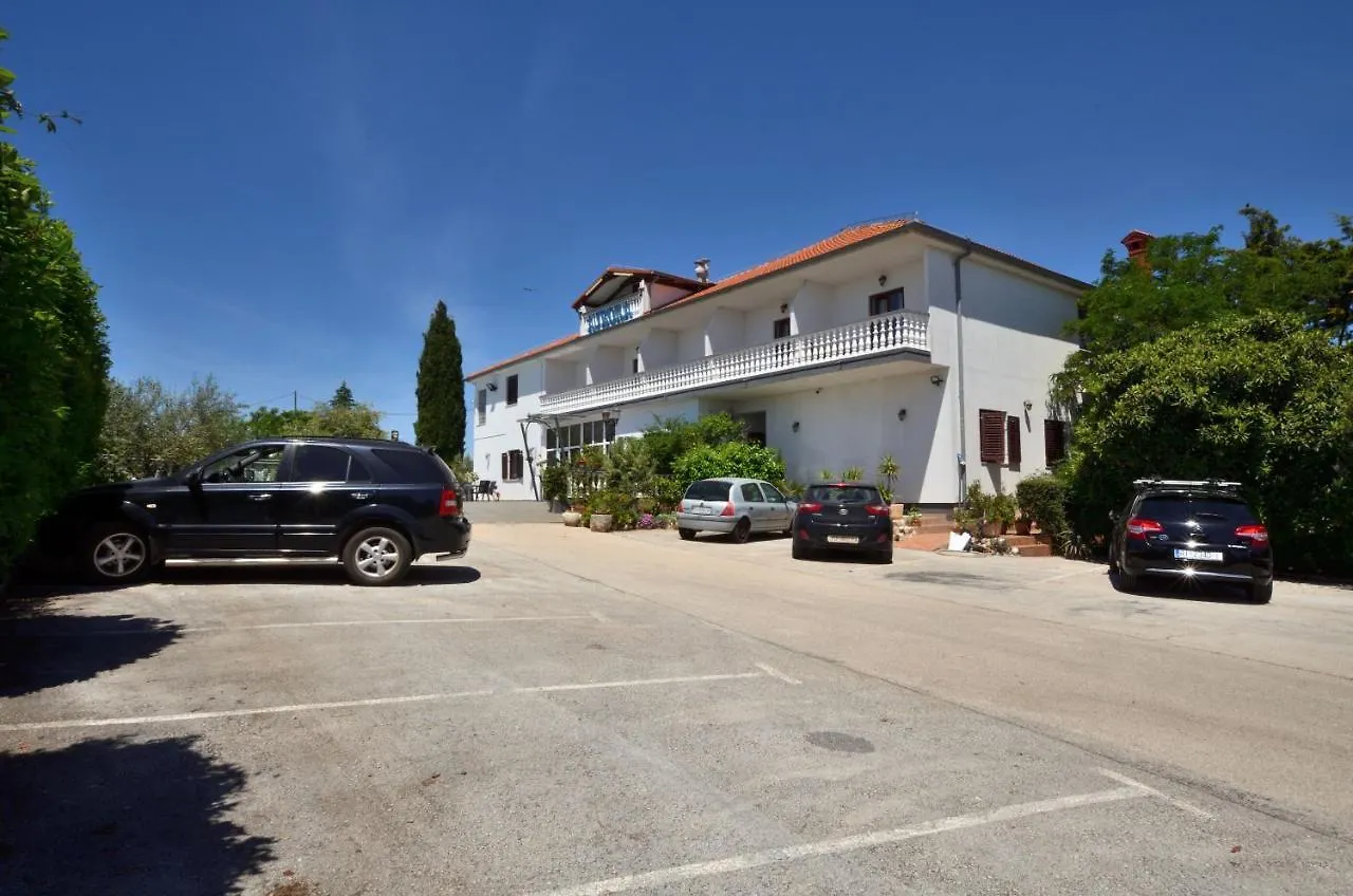 بيت ضيافة Rooms Aurora بولا