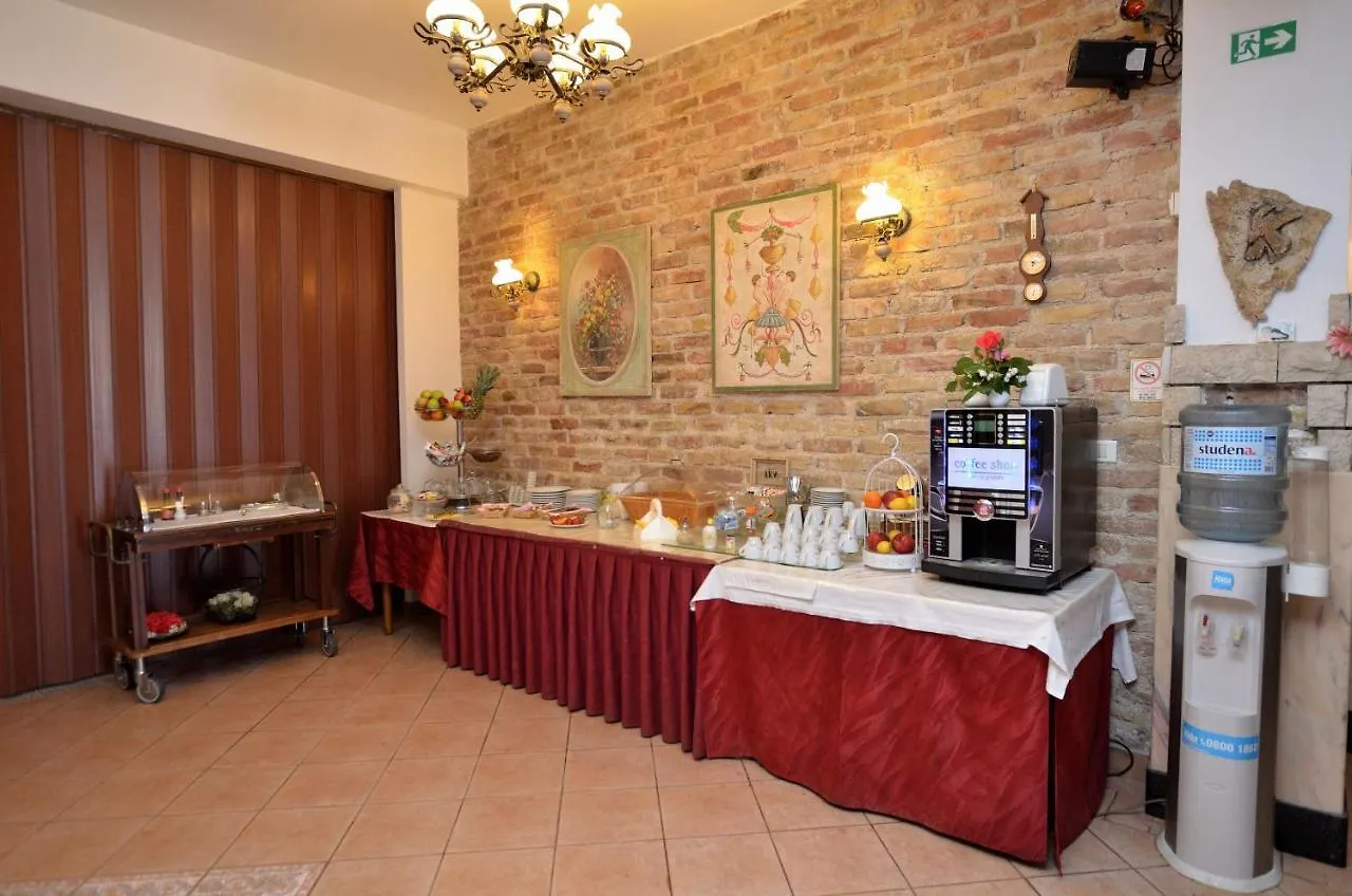 Rooms Aurora بولا