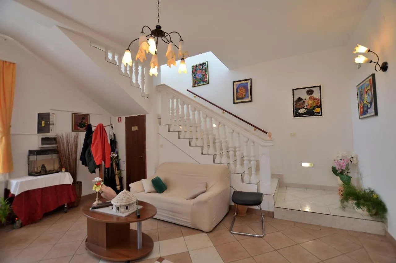 *** بيت ضيافة Rooms Aurora بولا كرواتيا