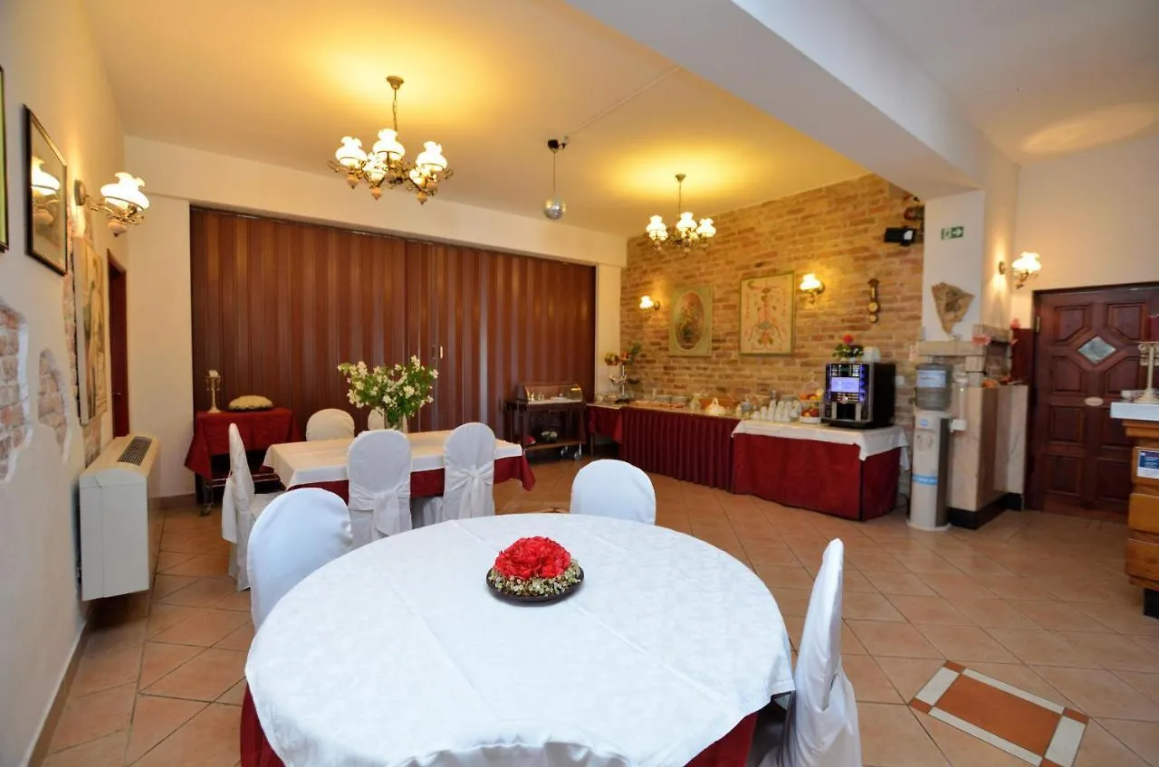 Rooms Aurora بولا بيت ضيافة