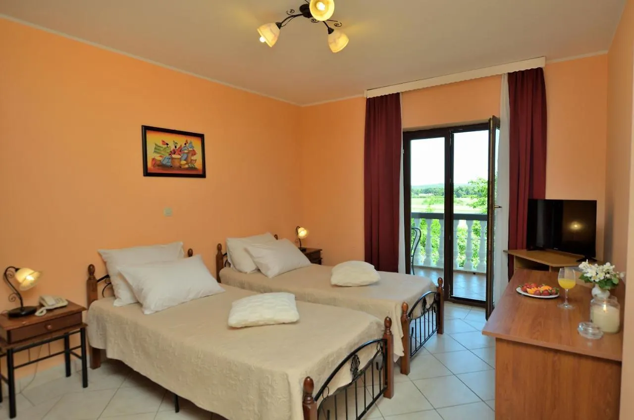 Rooms Aurora بولا