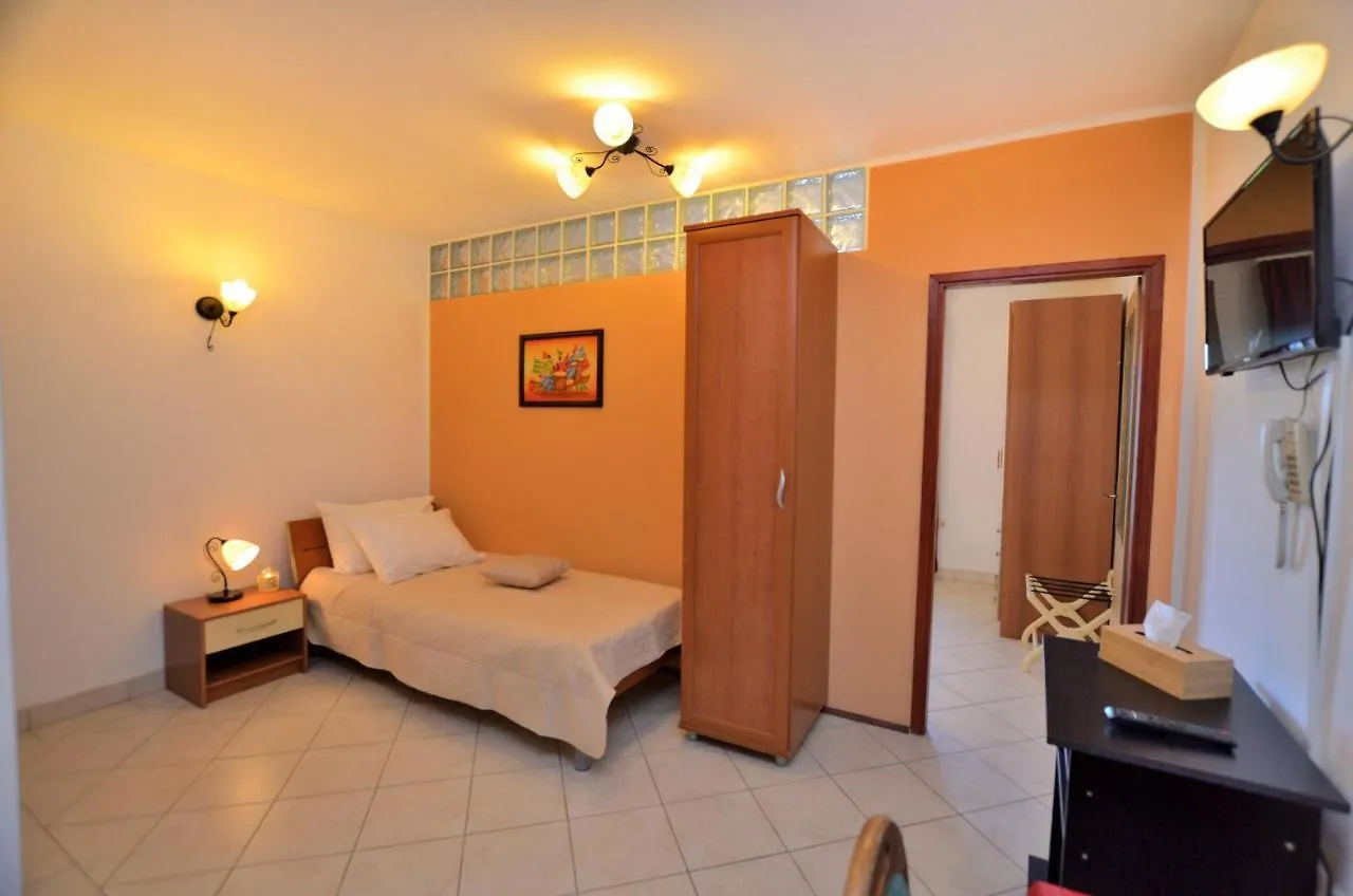 Rooms Aurora بولا 3*,