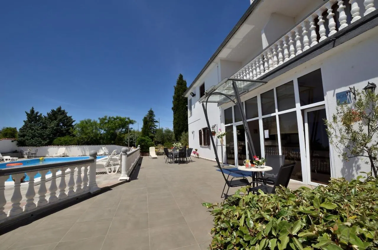 Rooms Aurora بولا