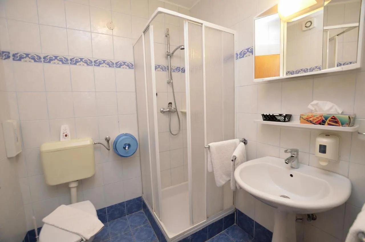 Rooms Aurora بولا