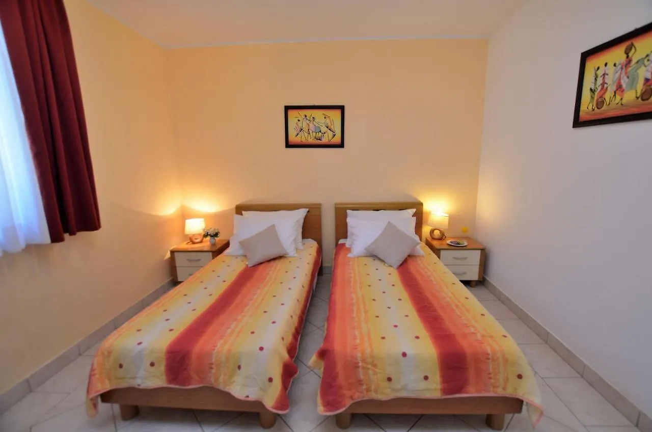 *** بيت ضيافة Rooms Aurora بولا كرواتيا