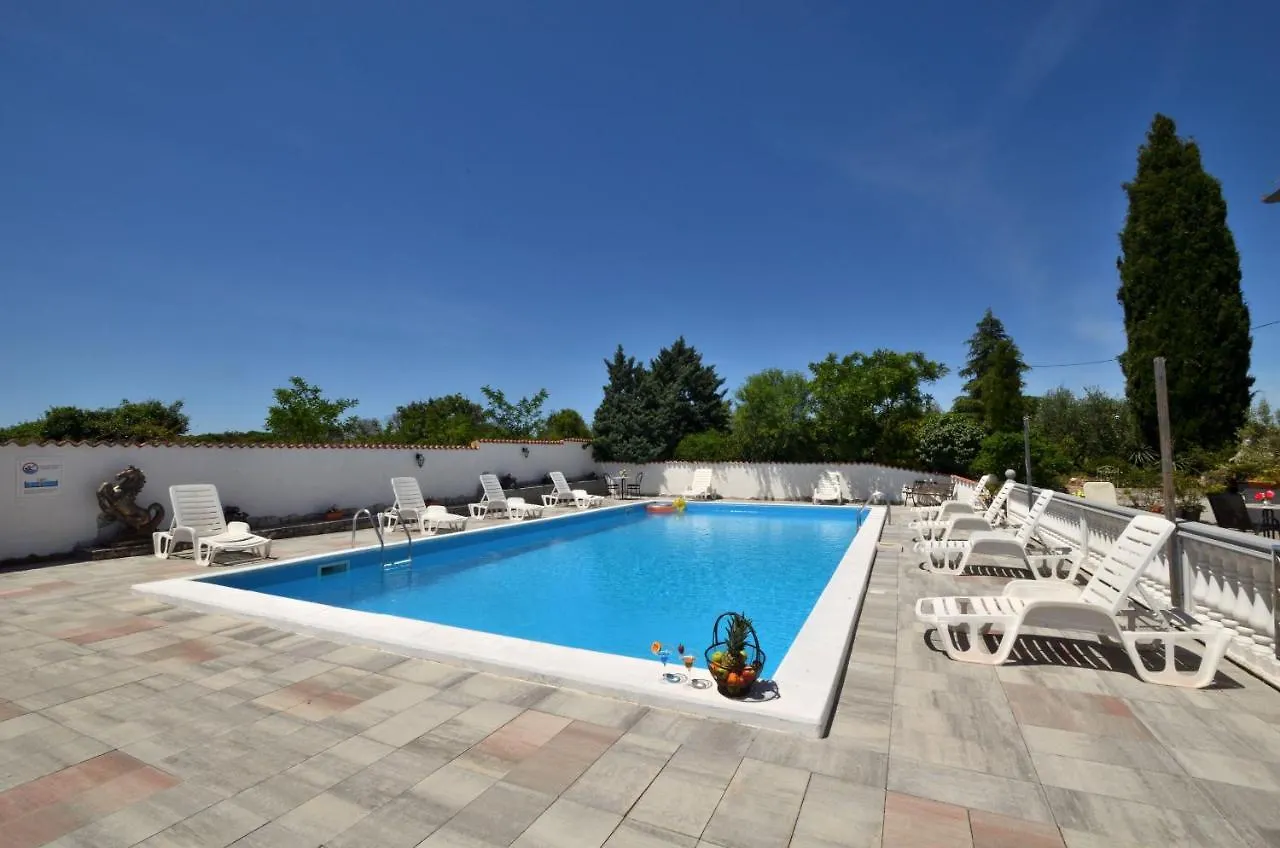 Rooms Aurora بولا