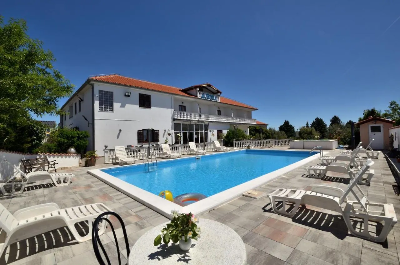 Rooms Aurora بولا