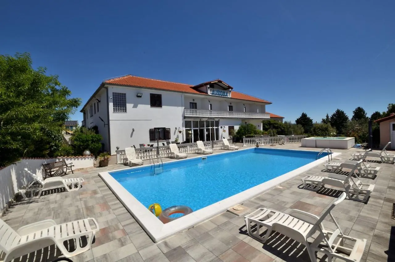 بيت ضيافة Rooms Aurora بولا