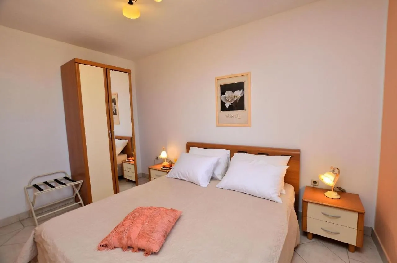Rooms Aurora بولا 3*,