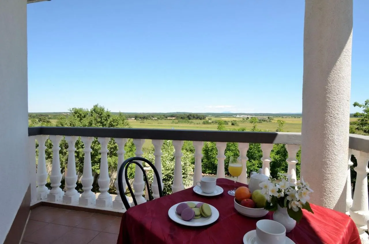 Rooms Aurora بولا بيت ضيافة